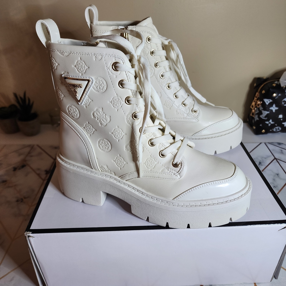 BNWB | GUESS Ivory Shun Combat Boots size 7M.
